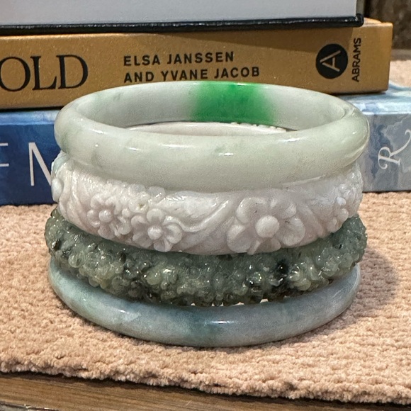 💚🤍 Floral Burmese Jadeite Jade Bangle Bracelet - shades of green - Picture 10 of 12